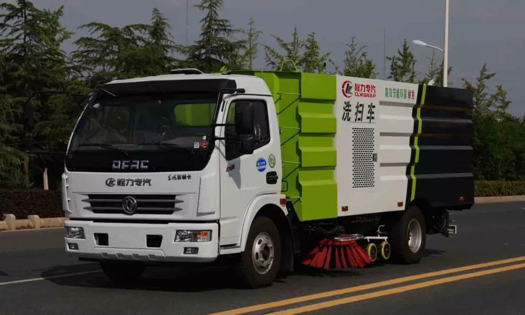 程力批量環(huán)衛(wèi)車(chē)助力“2018世界華人尋根節(jié)“環(huán)衛(wèi)清潔，為中國(guó)專(zhuān)汽之都增添榮耀受到社會(huì)各界廣泛贊譽(yù)