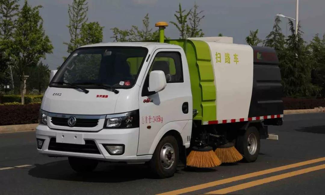 程力批量環(huán)衛(wèi)車(chē)助力“2018世界華人尋根節(jié)“環(huán)衛(wèi)清潔，為中國(guó)專(zhuān)汽之都增添榮耀受到社會(huì)各界廣泛贊譽(yù)