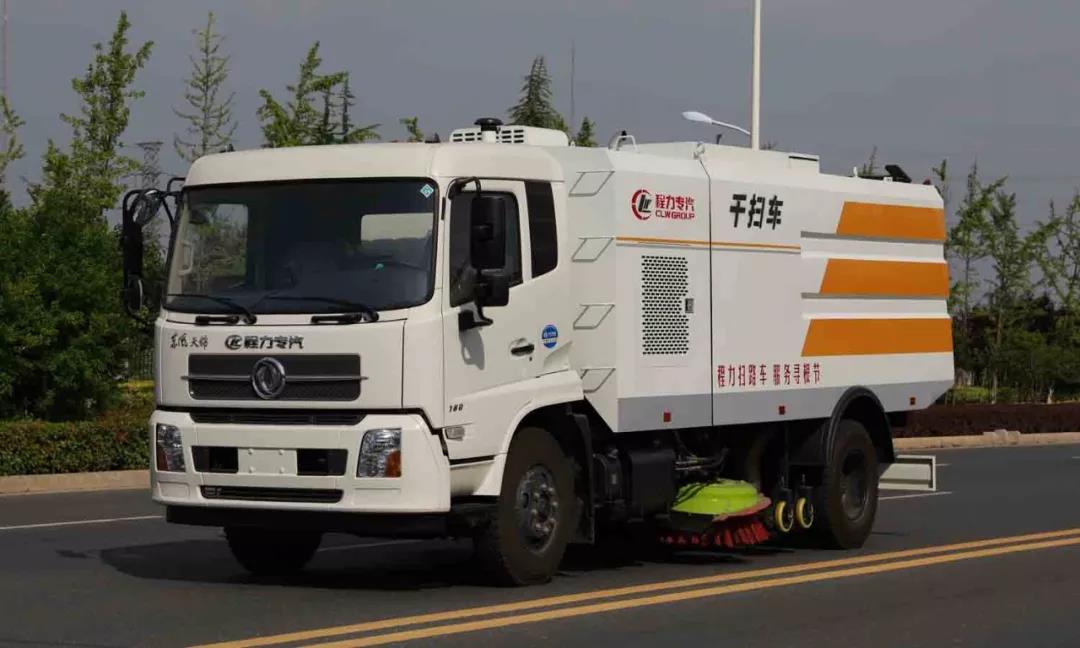 程力批量環(huán)衛(wèi)車(chē)助力“2018世界華人尋根節(jié)“環(huán)衛(wèi)清潔，為中國(guó)專(zhuān)汽之都增添榮耀受到社會(huì)各界廣泛贊譽(yù)